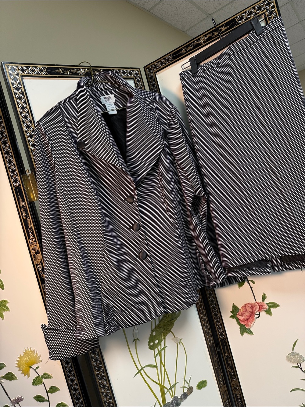 Monroe & Main Black and White Textured Button Jacket, wide lapel, black buttons